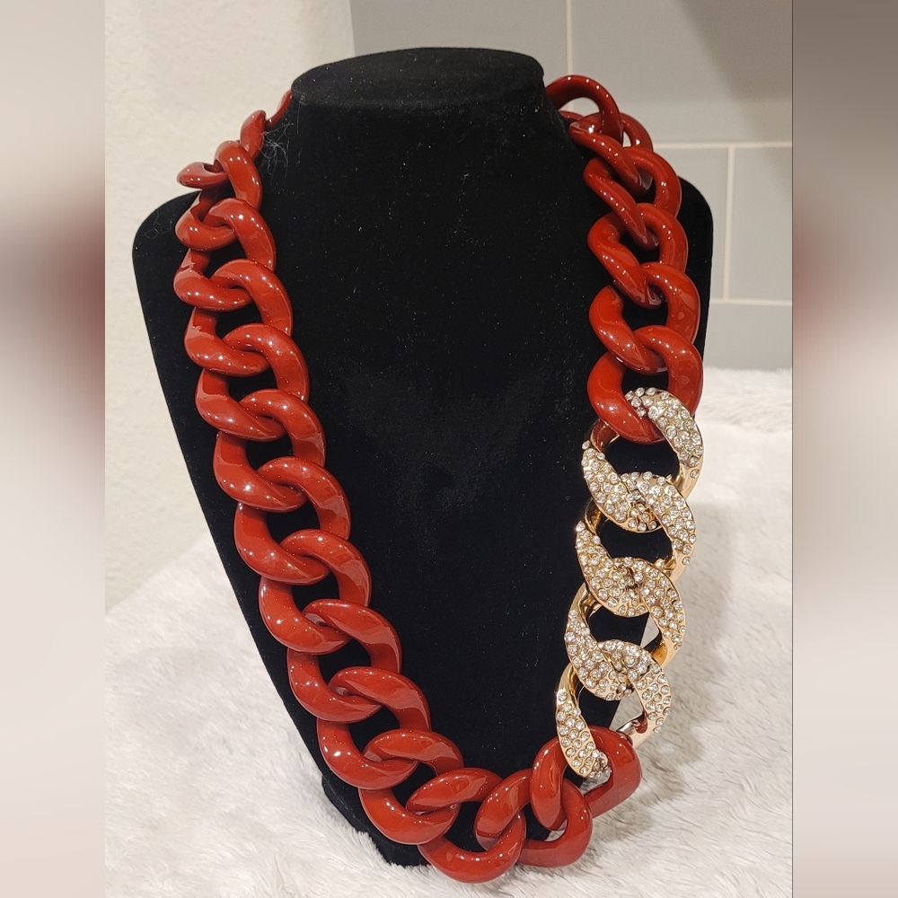 Elegant Red and Gold Chain Necklace